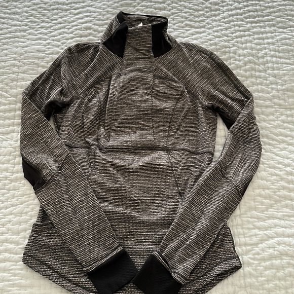 Lululemon 1/4 zip - Picture 3 of 4